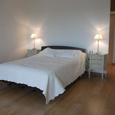 Bed and Breakfast Camélia rouge Granville Esterno foto